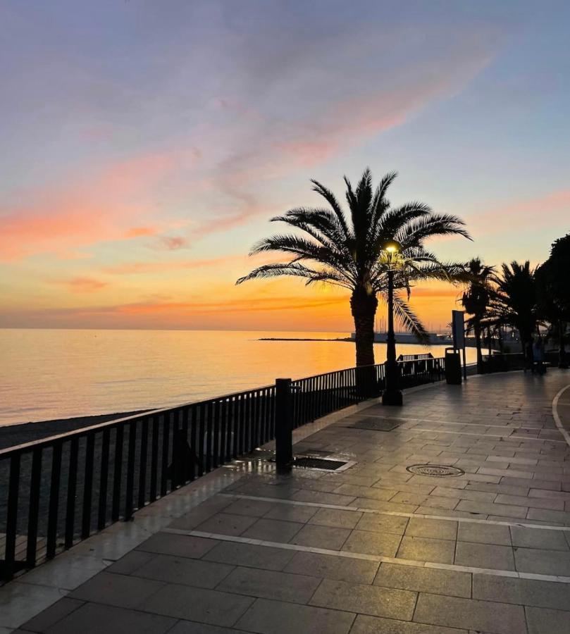 Marbella Beachfront Edificio Mayoral Primera Linea De Playa Y Centro Ciudad Con Barco Opcional Exteriör bild