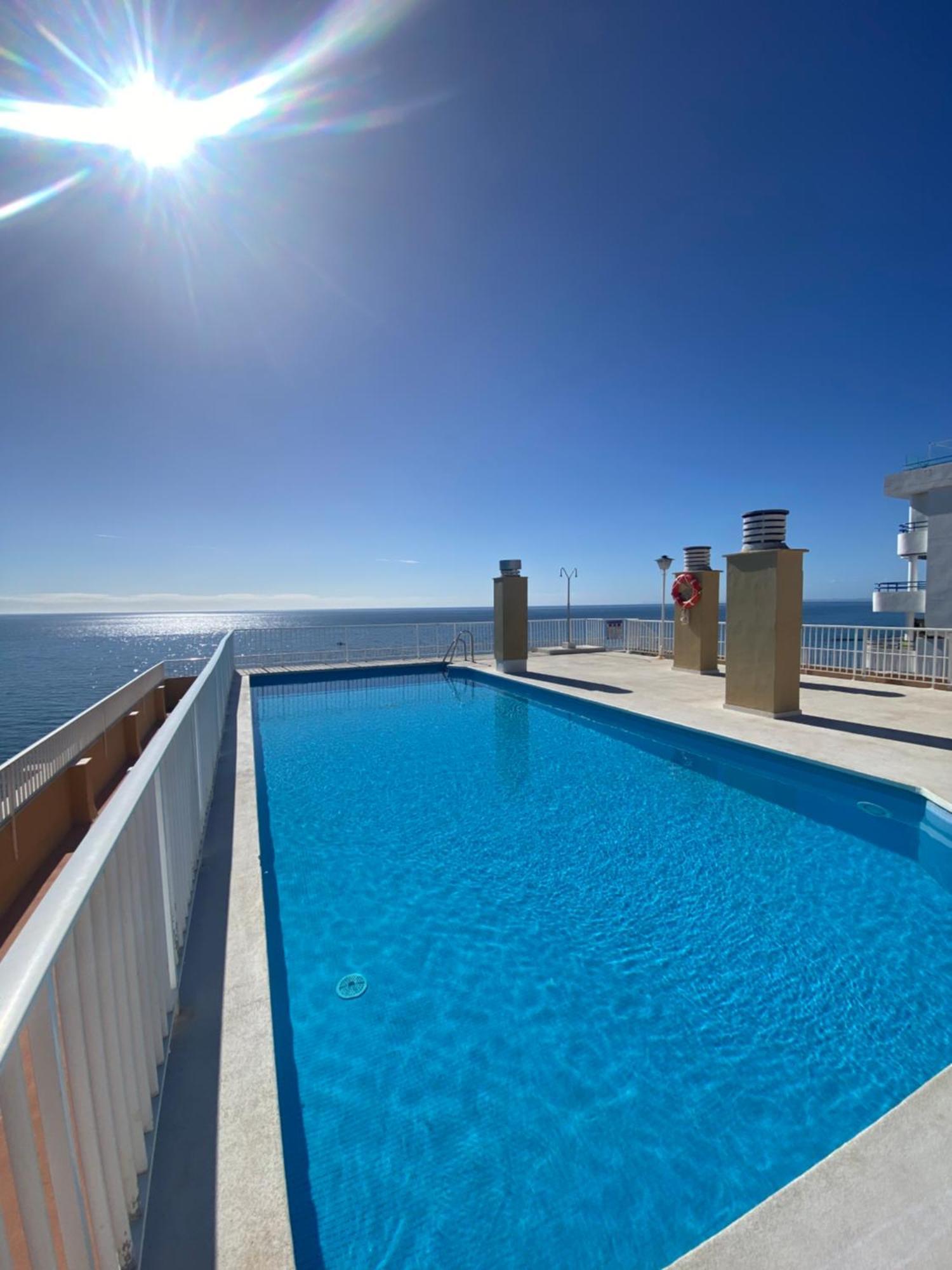 Marbella Beachfront Edificio Mayoral Primera Linea De Playa Y Centro Ciudad Con Barco Opcional Exteriör bild